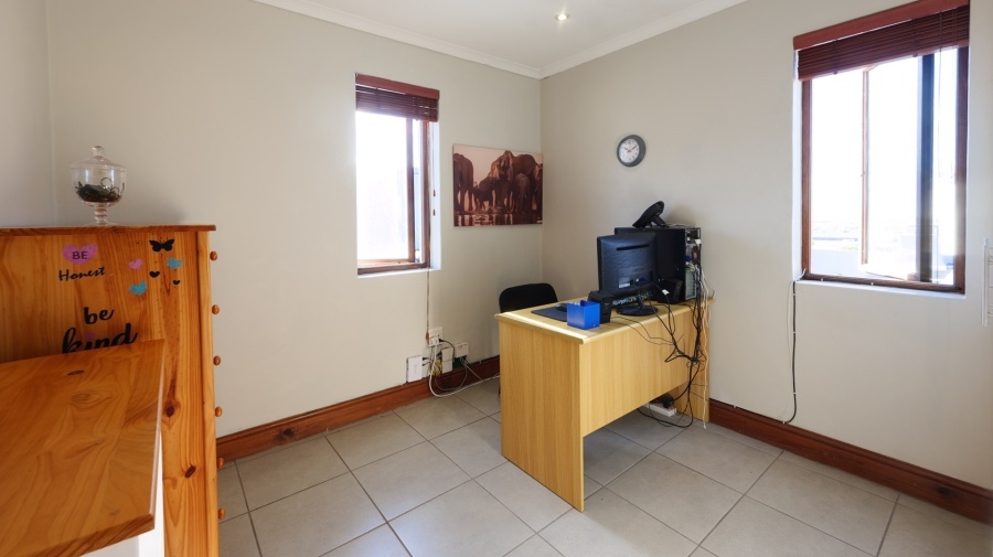 5 Bedroom Property for Sale in Bredasdorp Western Cape